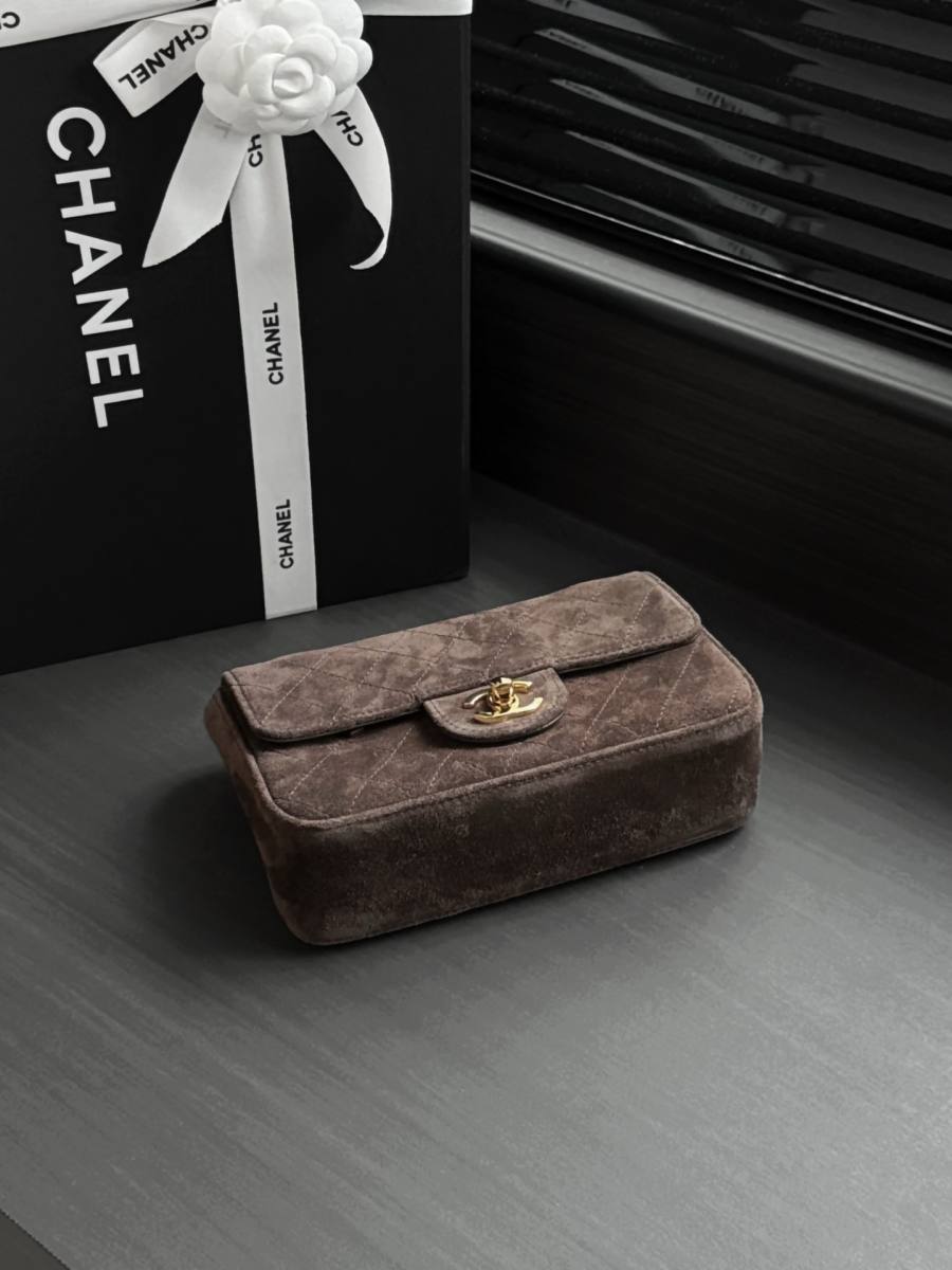 Chanel 26B Classic Flap Mini 20 x 13 x 6 4DCB