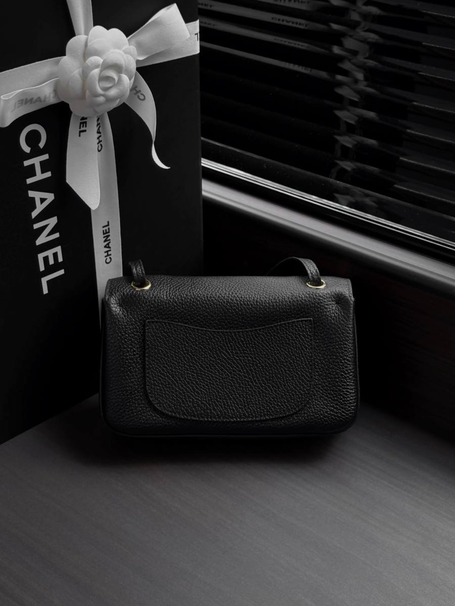 Chanel 26B Classic Flap Mini 20 x 13 x 6 62BD
