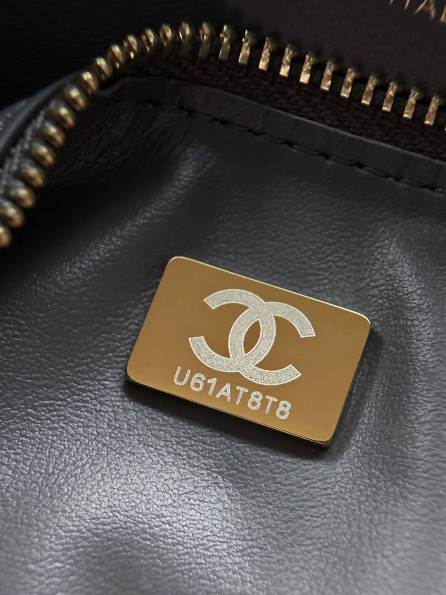 Chanel 26B Classic Flap Mini 20 x 13 x 6 64FD