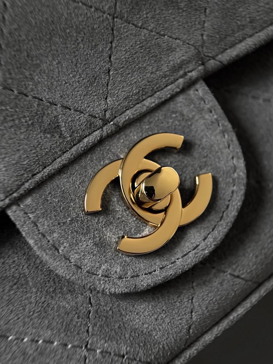 Chanel 26B Classic Flap Mini 20 x 13 x 6 64FD