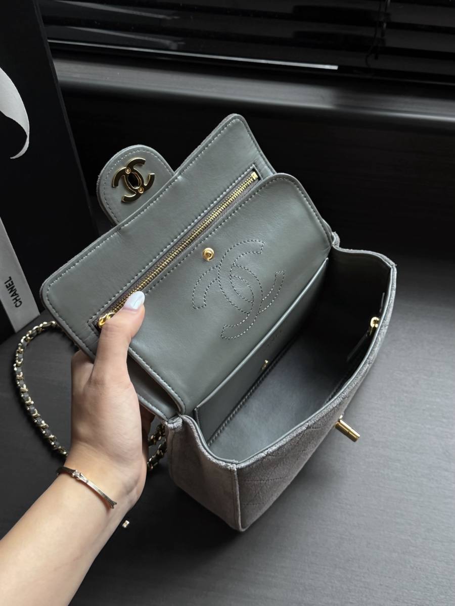 Chanel 26B Classic Flap Mini 20 x 13 x 6 64FD