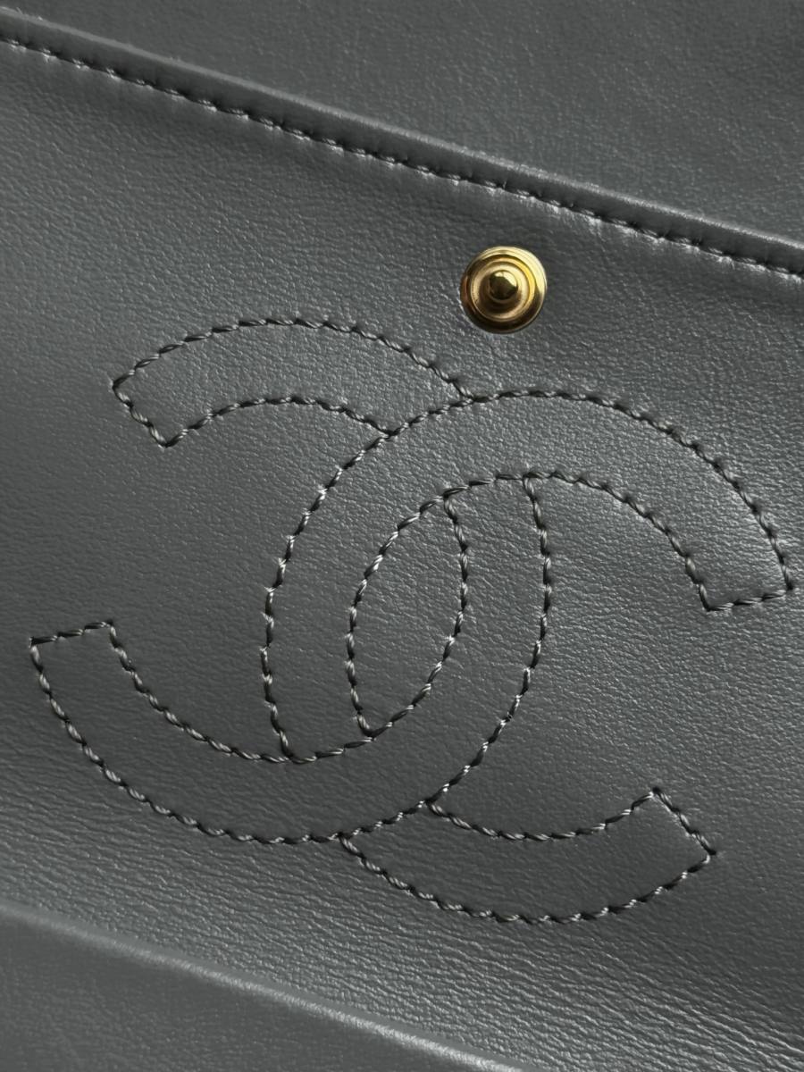 Chanel 26B Classic Flap Mini 20 x 13 x 6 64FD