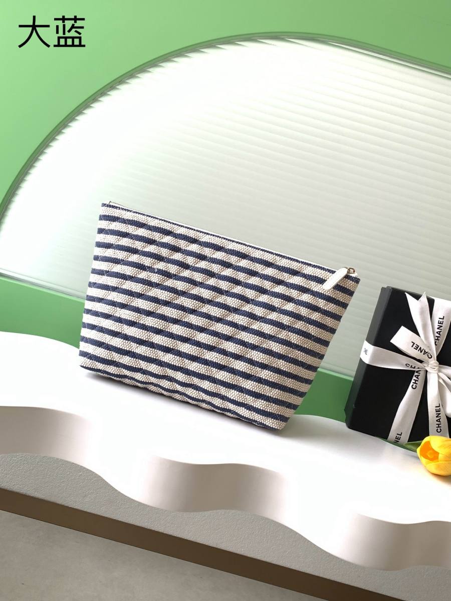 Chanel 26C Clutch 24 x 16 x 4 3D17