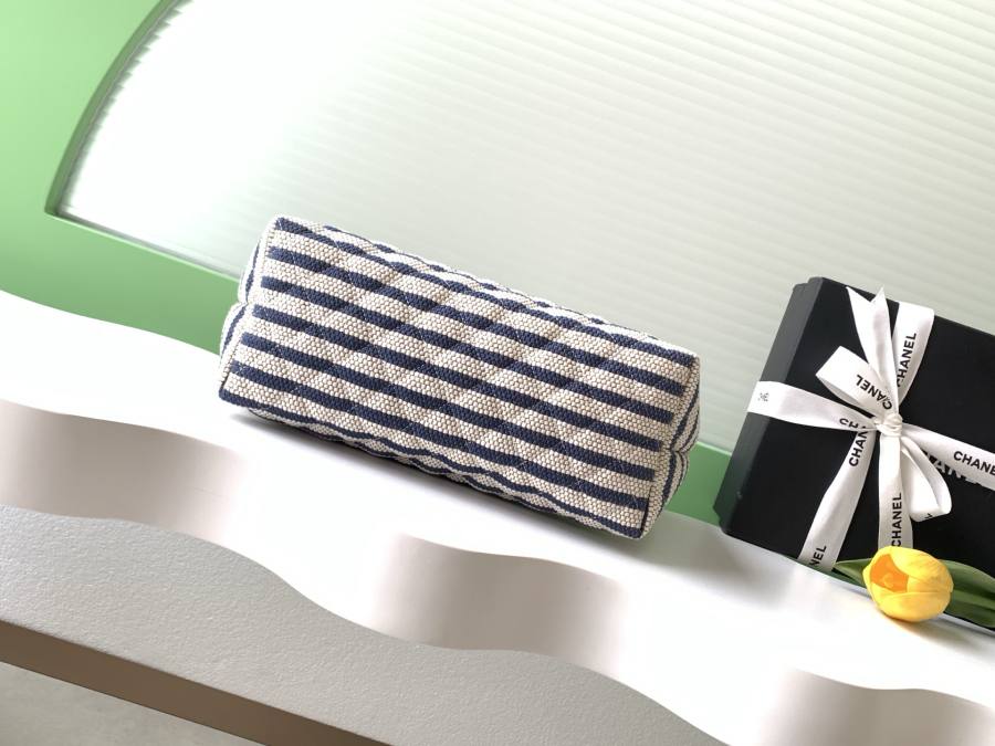 Chanel 26C Clutch 24 x 16 x 4 3D17