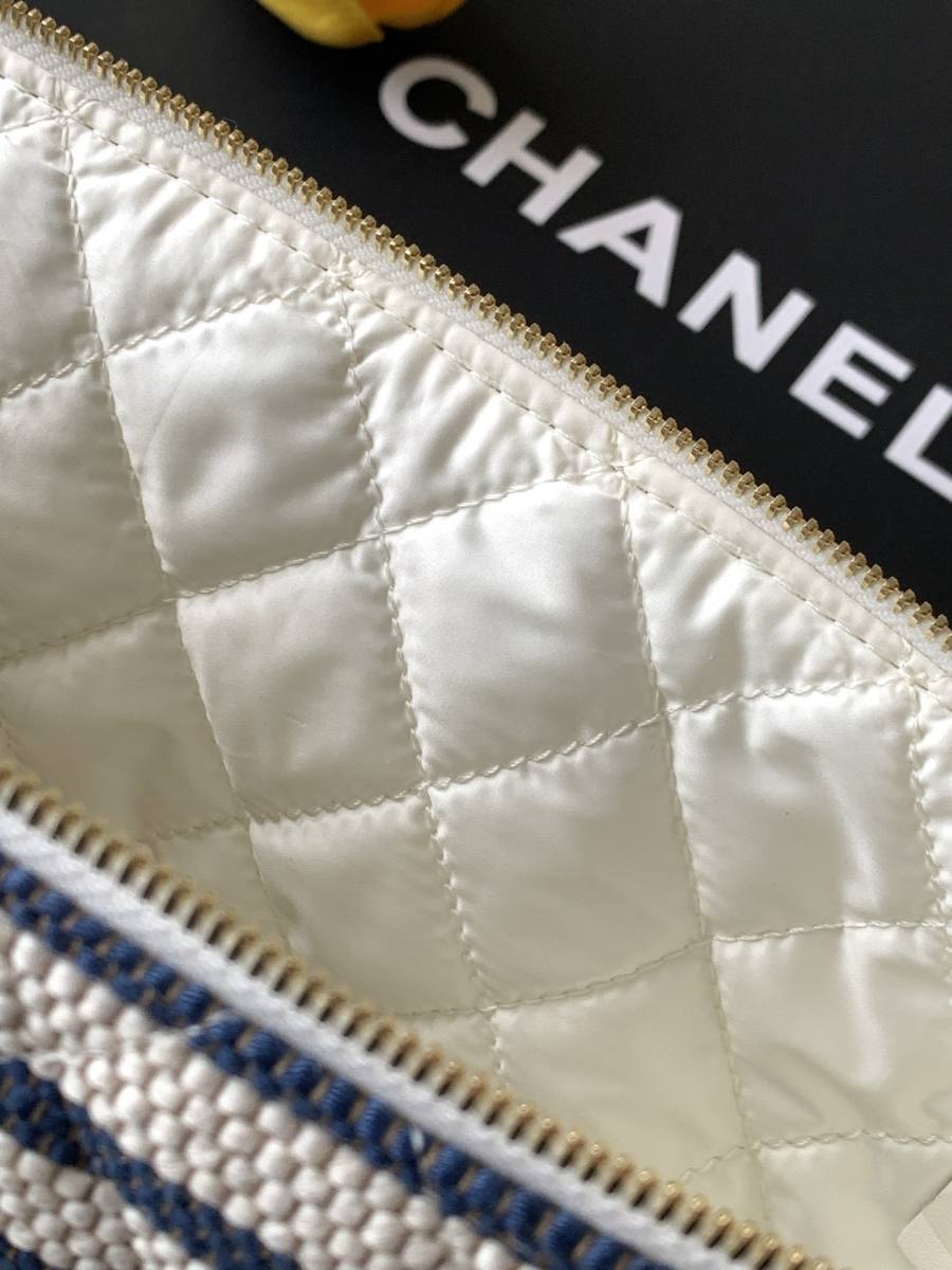 Chanel 26C Clutch 24 x 16 x 4 3D17