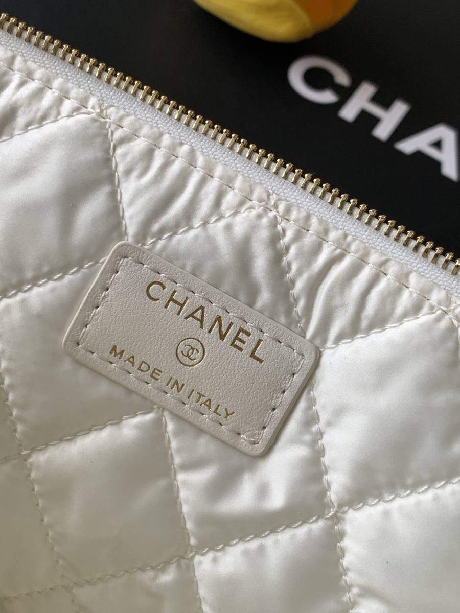 Chanel 26C Clutch 24 x 16 x 4 3D17