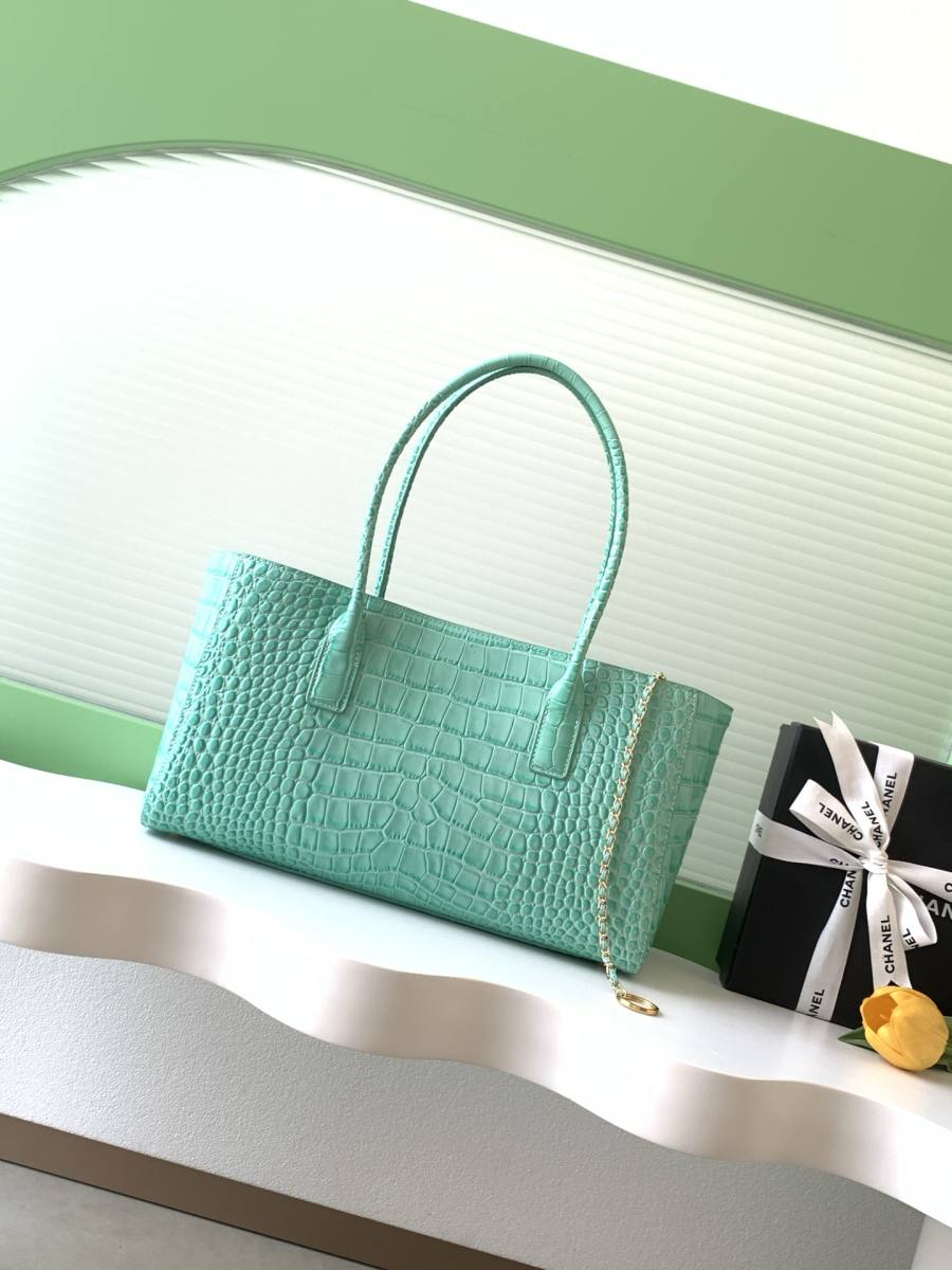 Chanel 26S Cerf Tote 35.5 x 25.5 x 15 2CD1