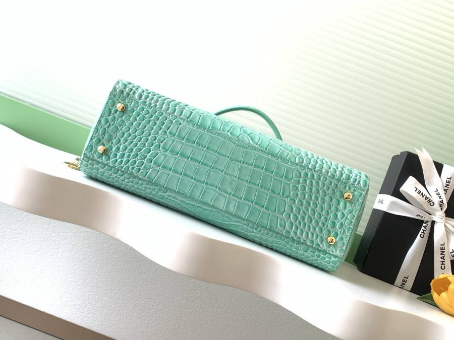 Chanel 26S Cerf Tote 35.5 x 25.5 x 15 2CD1