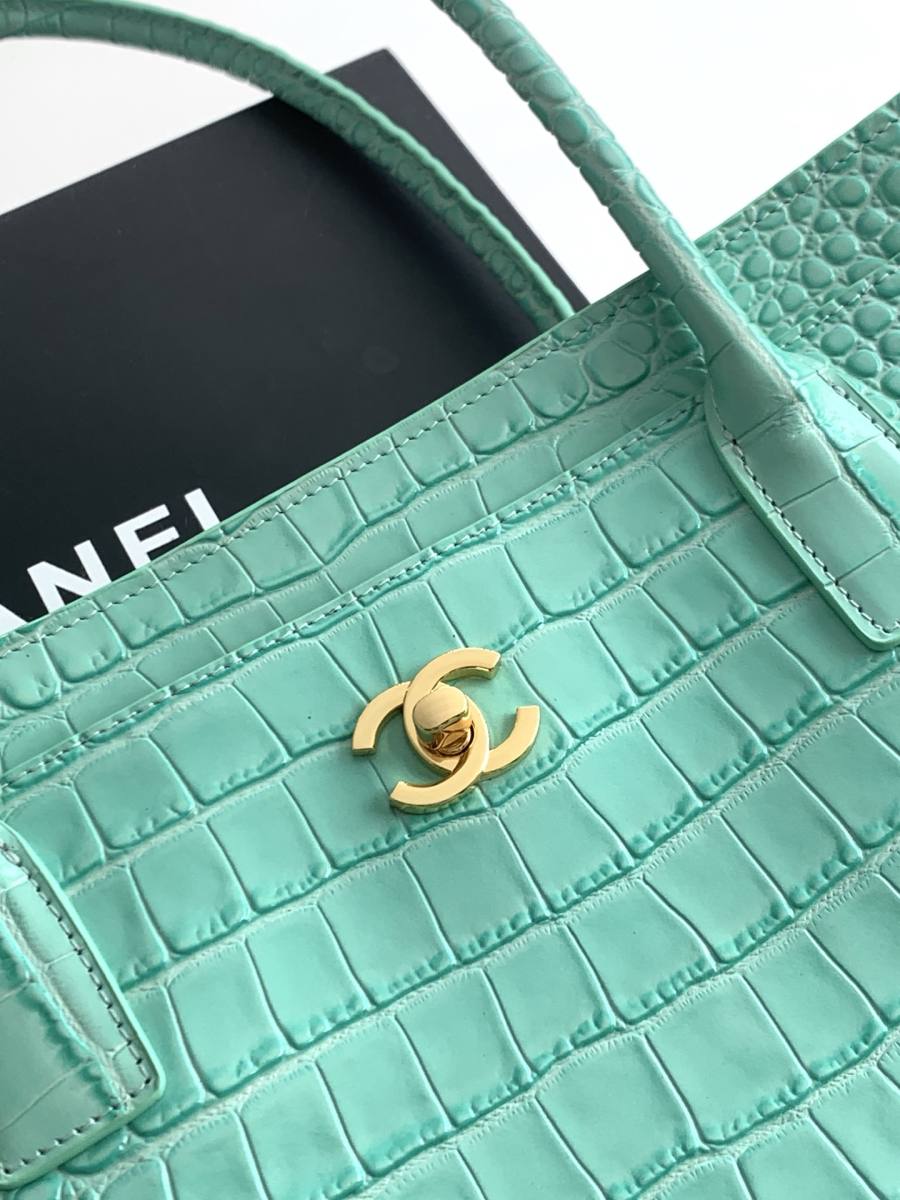 Chanel 26S Cerf Tote 38 x 27 x 15 F6F5