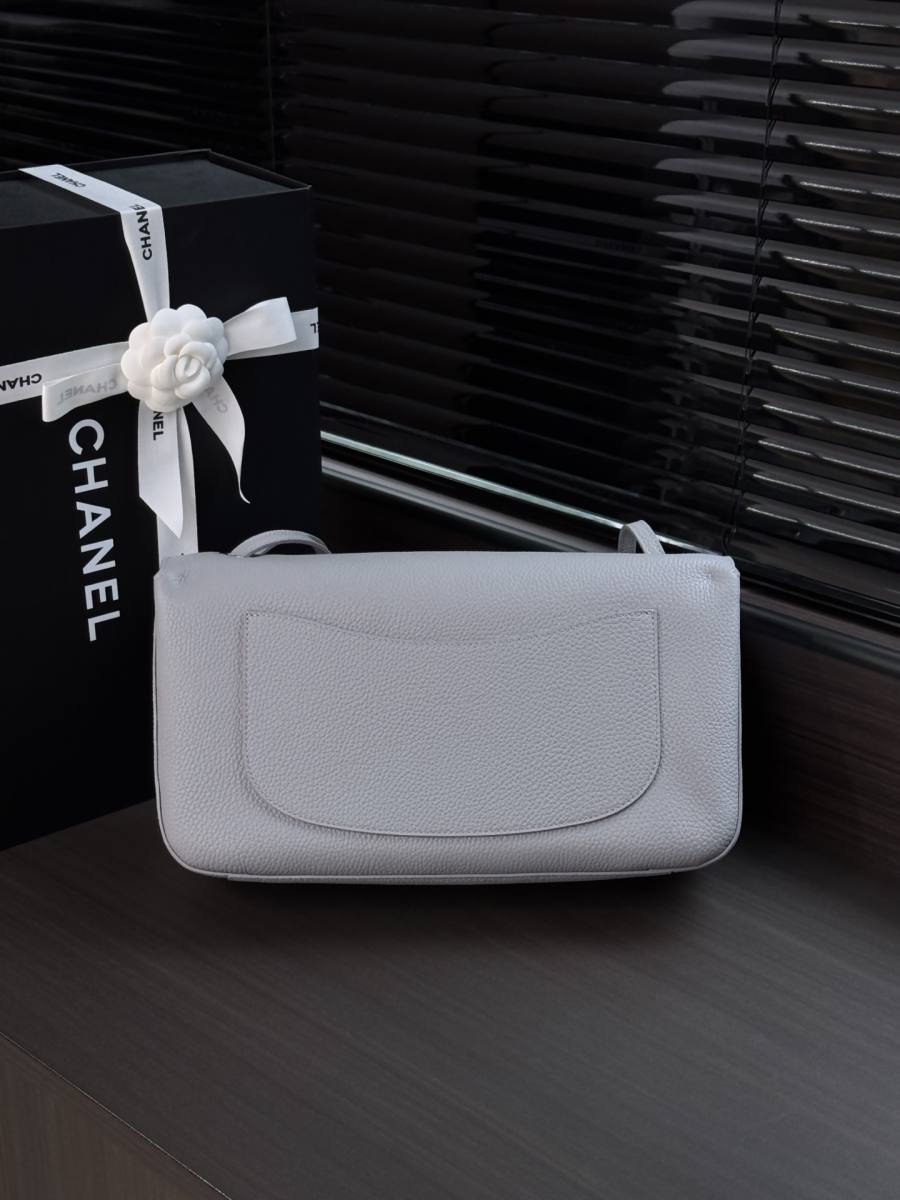 Chanel 26S Classic Flap Maxi 33 x 23 x 10 0589