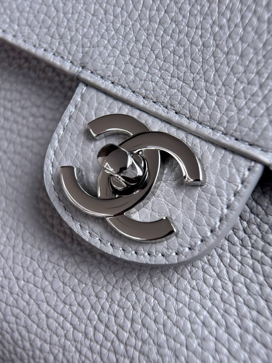 Chanel 26S Classic Flap Maxi 33 x 23 x 10 0589
