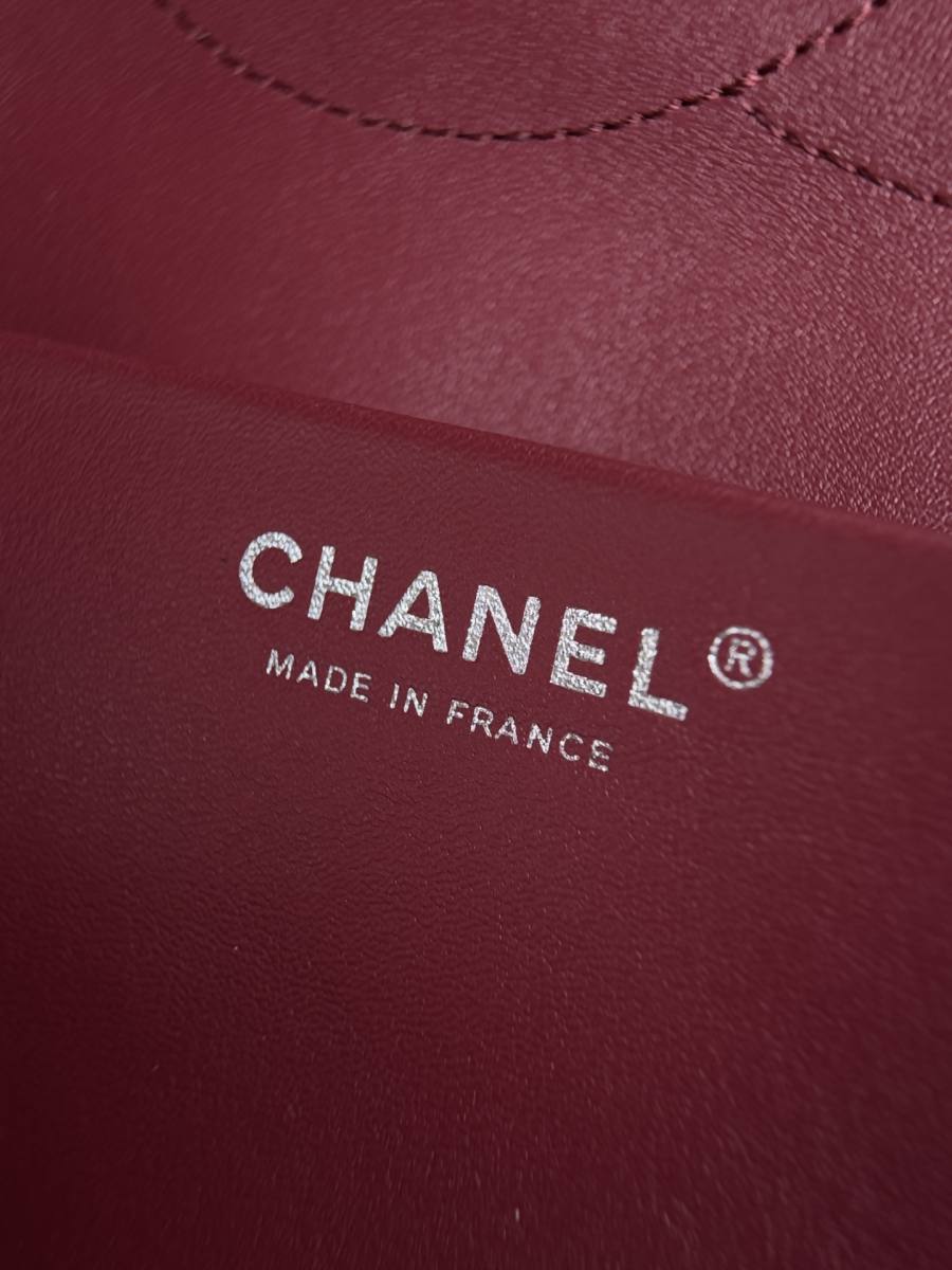 Chanel 26S Classic Flap Maxi 33 x 23 x 10 0589