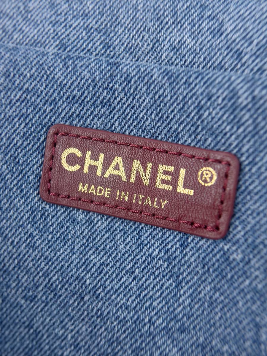 Chanel 26S Classic Flap Maxi 33 x 23 x 10 608B