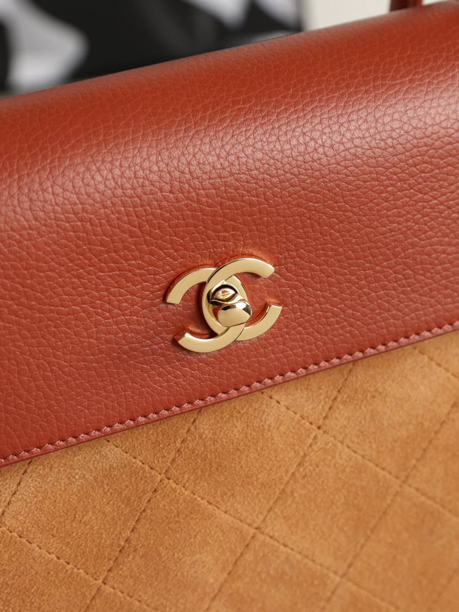 Chanel 26S Tote 36 x 28 x 14 49E2