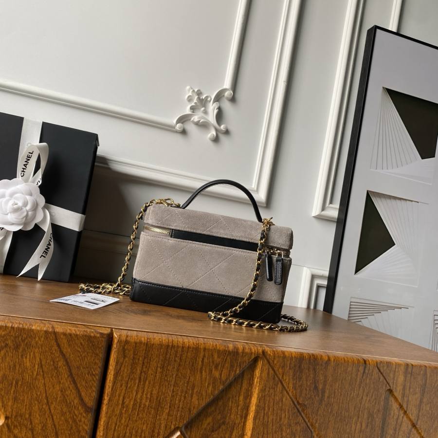 Chanel 26S Vanity AP5236 16.5 x 10.5 x 7.5 679E