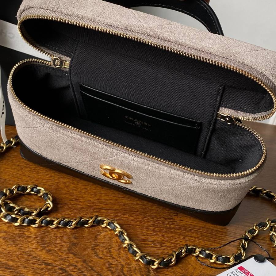 Chanel 26S Vanity AP5236 16.5 x 10.5 x 7.5 679E