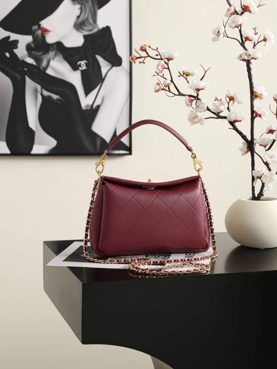 Chanel 26SS Lunch Box Hobo 22 x 14 x 8 B395