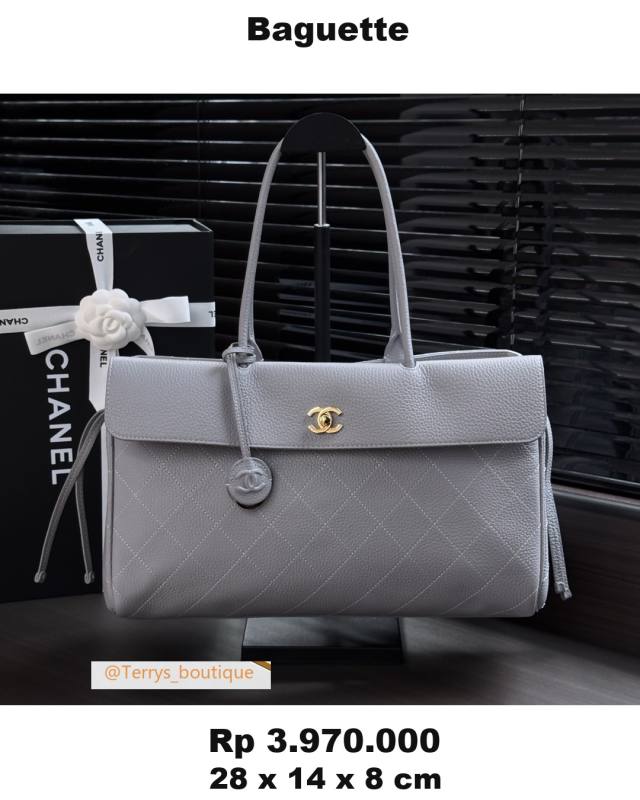 Chanel Baguette 28 x 14 x 8 79CD