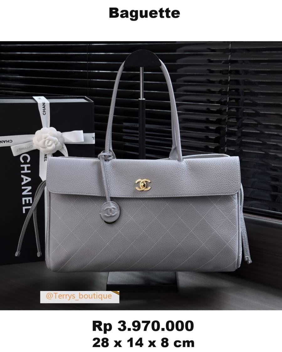 Chanel Baguette 28 x 14 x 8 79CD