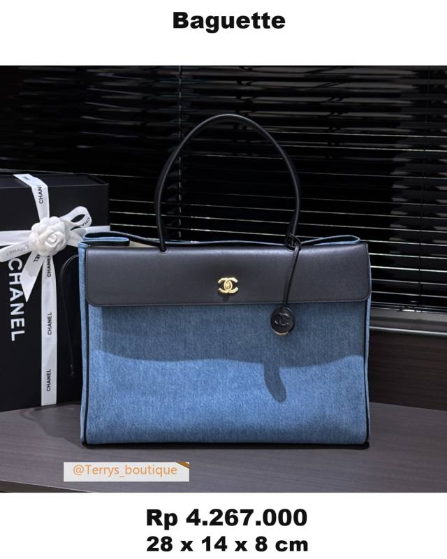 Chanel Baguette 28 x 14 x 8 A20D
