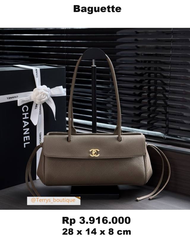 Chanel Baguette 28 x 14 x 8 E5A5