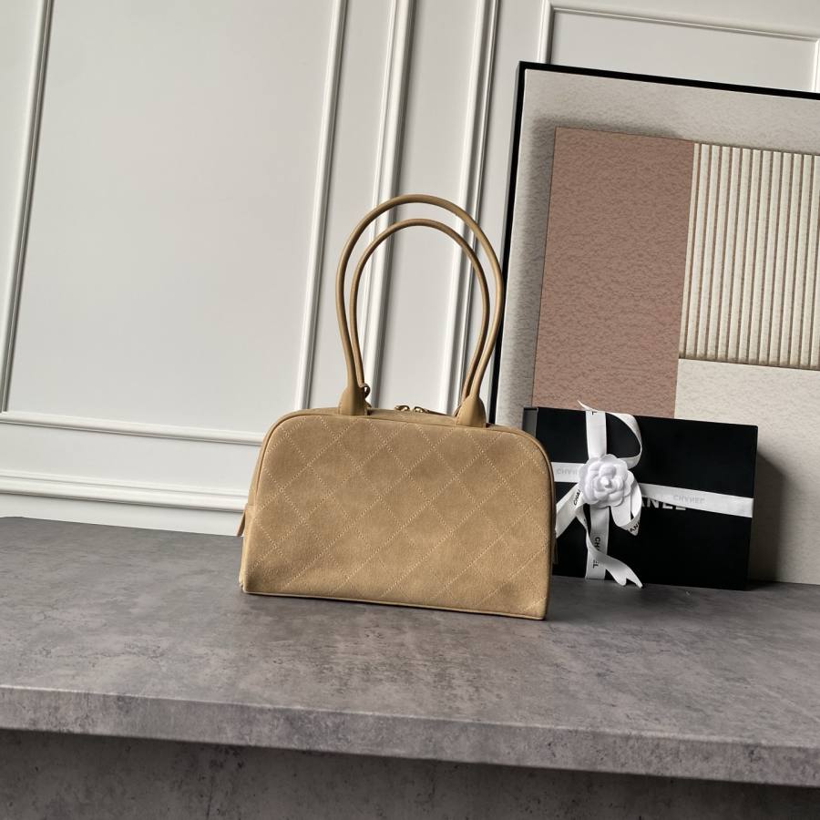 Chanel Bowling Bag AS6580 31 x 20 x 14 FE10