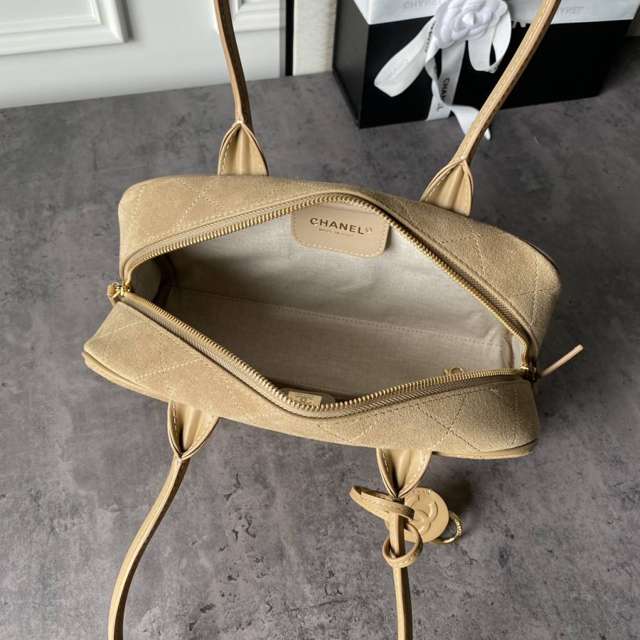 Chanel Bowling Bag AS6580 31 x 20 x 14 FE10