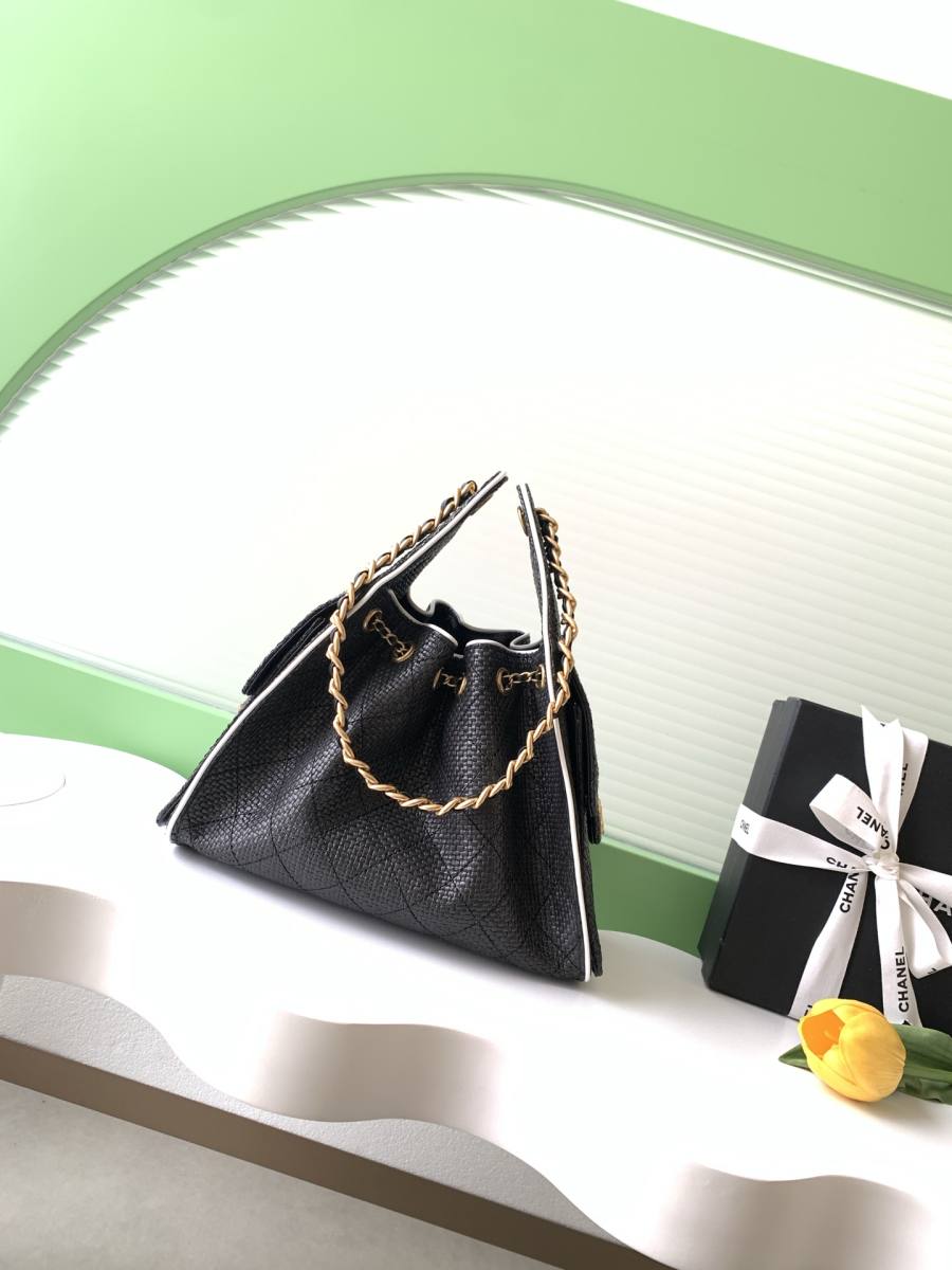 Chanel Bucket 20 x 18 x 14 B5A1
