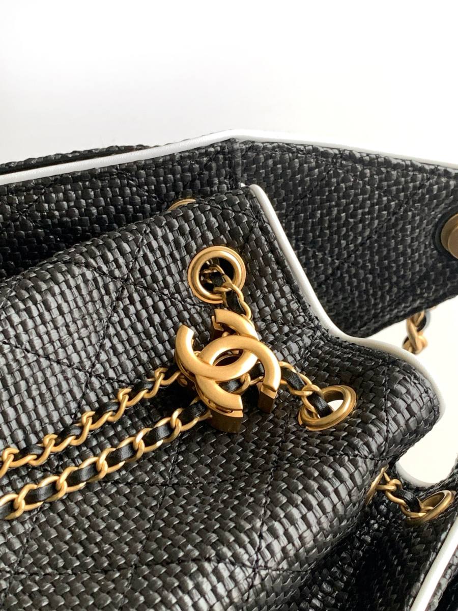 Chanel Bucket 20 x 18 x 14 B5A1