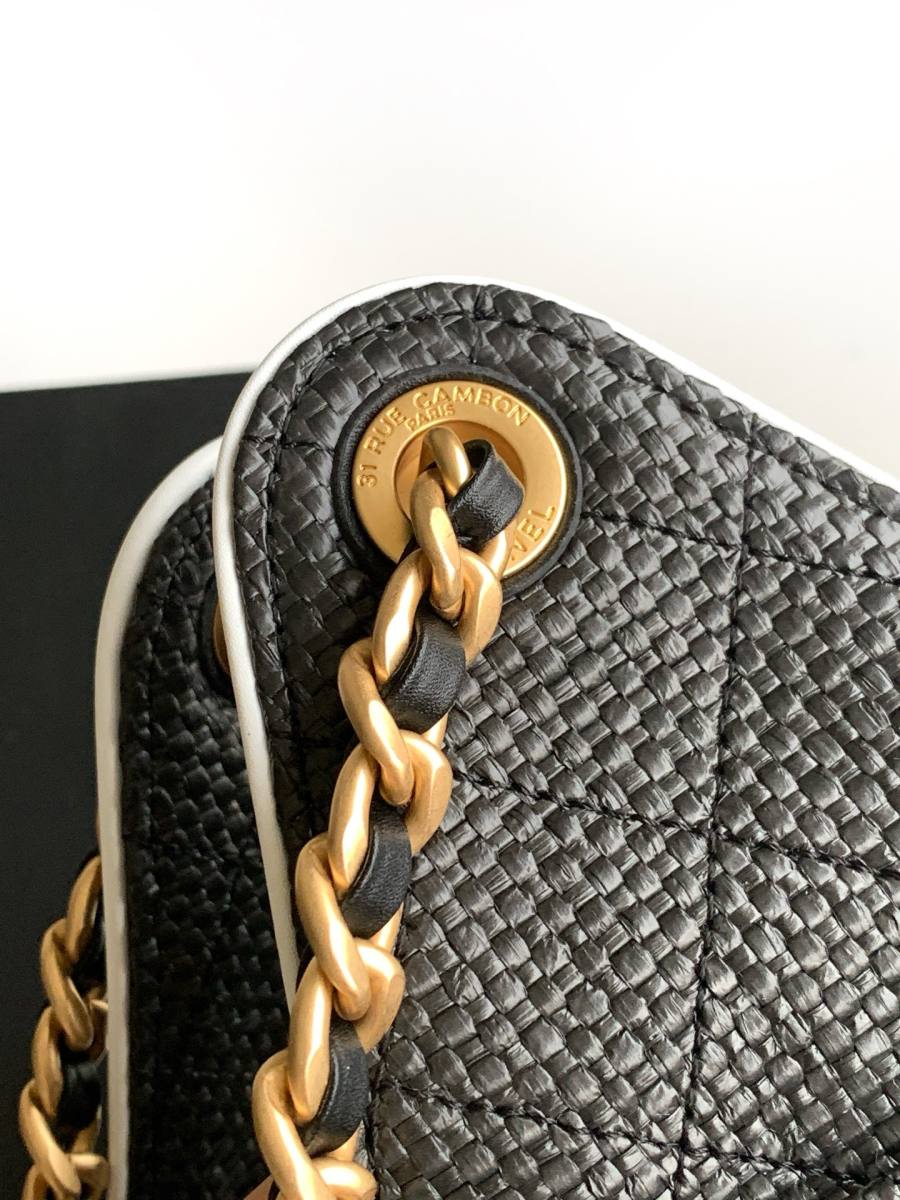 Chanel Bucket 20 x 18 x 14 B5A1
