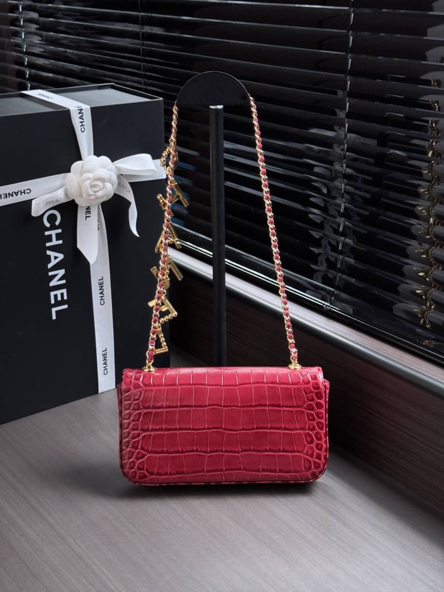 Chanel Chain Flap 23 x 14 x 7 DDB8