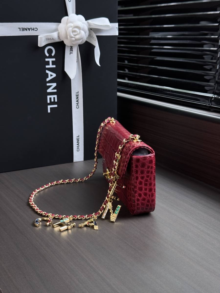 Chanel Chain Flap 23 x 14 x 7 DDB8