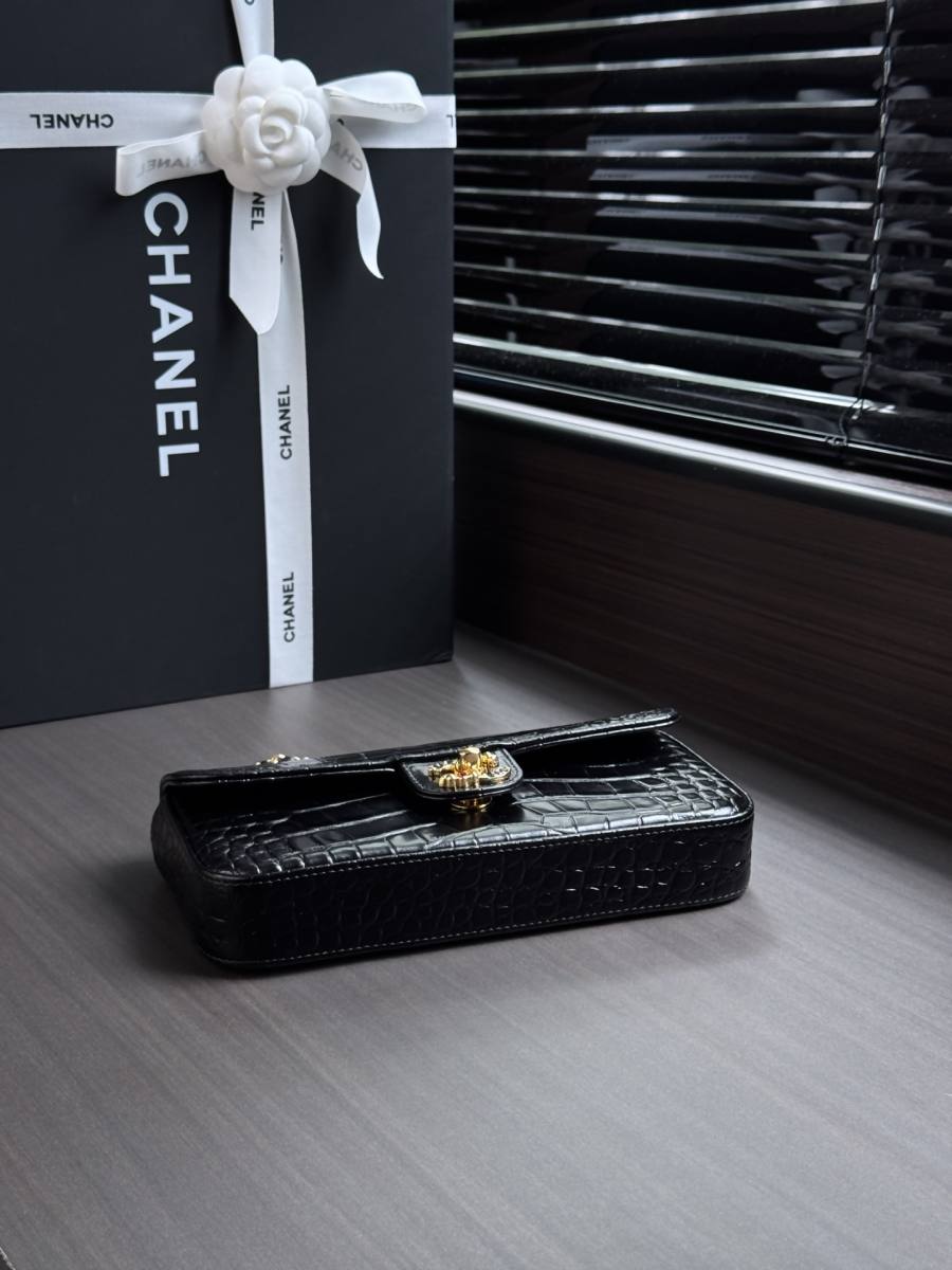 Chanel Chain Flap 23 x 14 x 7 EE9F
