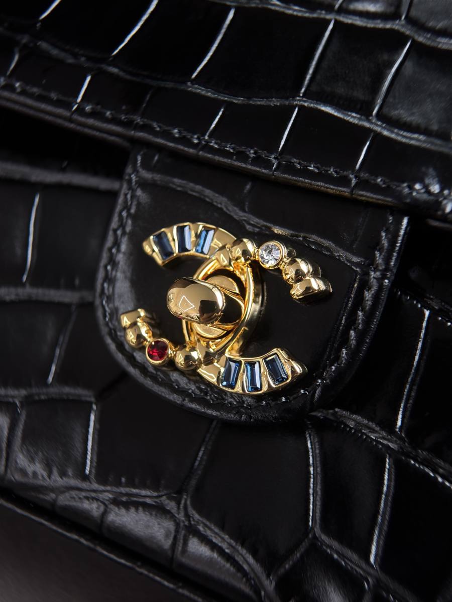 Chanel Chain Flap 23 x 14 x 7 EE9F