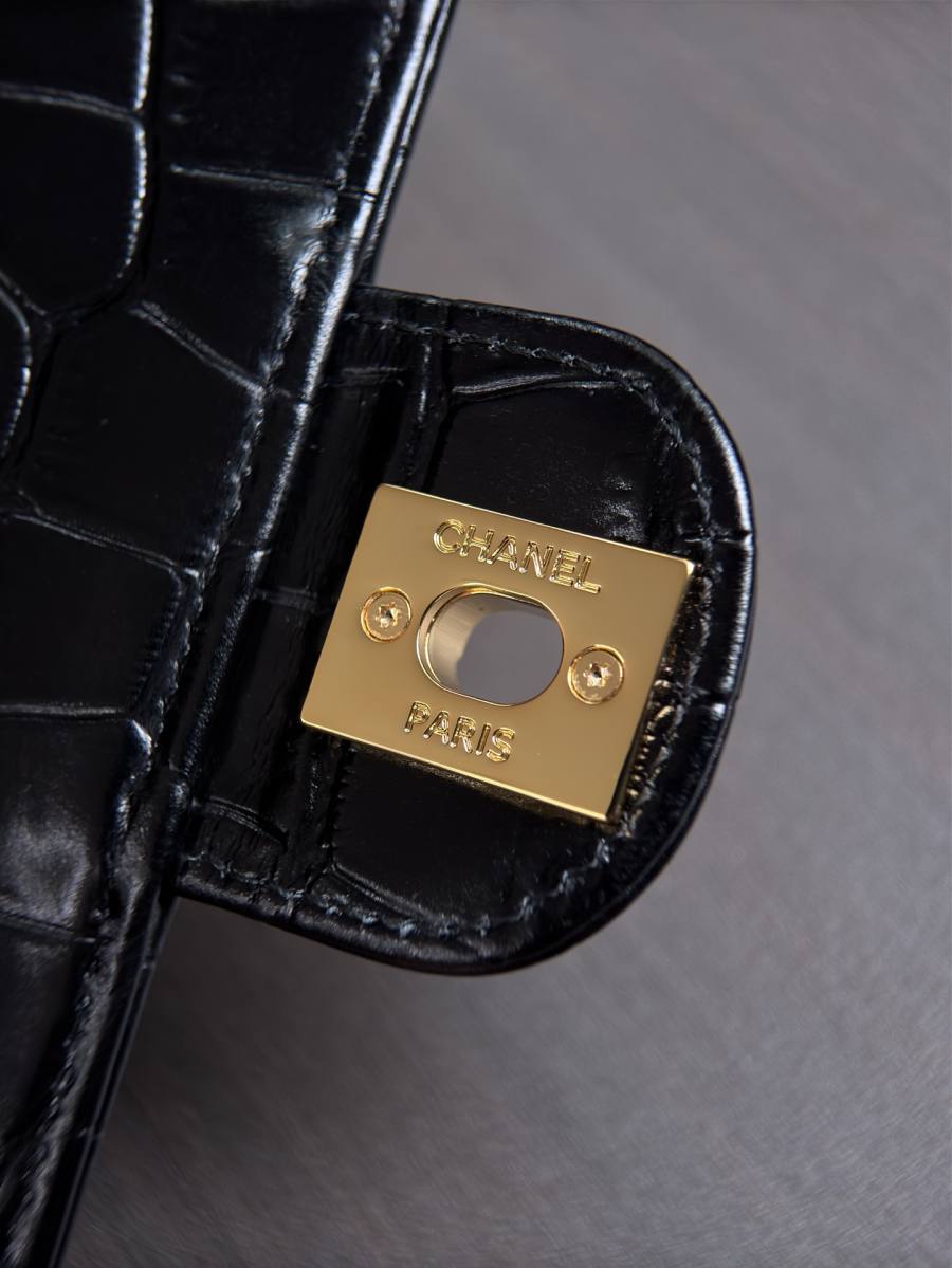 Chanel Chain Flap 23 x 14 x 7 EE9F