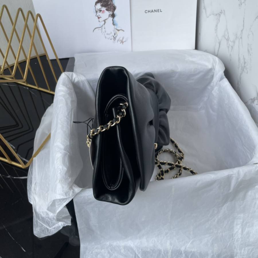 Chanel Classic Flap 25.5 x 16 x 7 4CF8