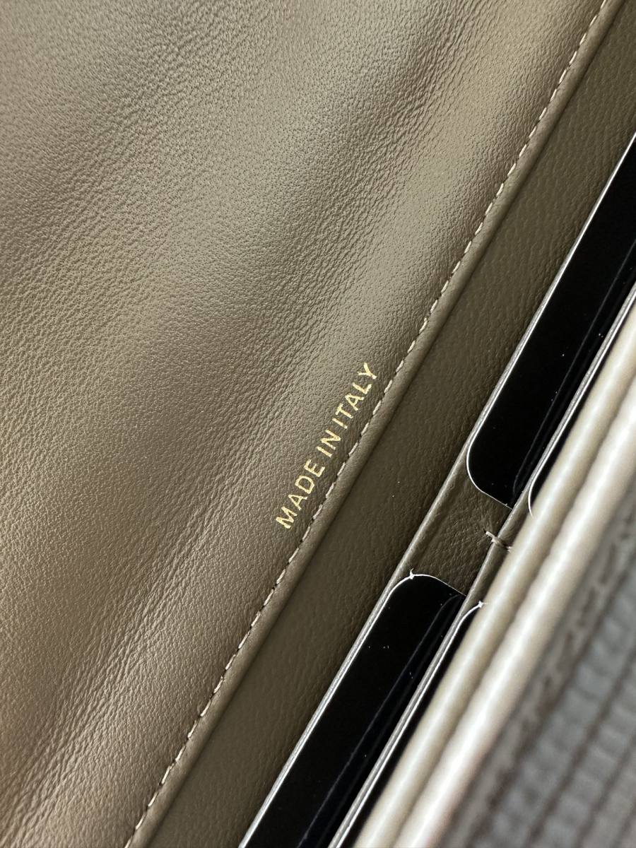 Chanel Classic Flap AP5330 25.5 x 16 x 7 87DA