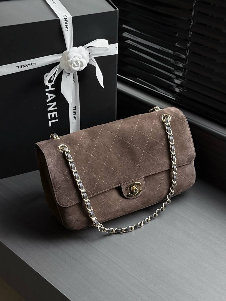 Chanel Classic Flap Maxi 33 x 23 x 10 A283