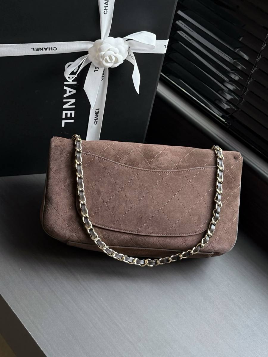 Chanel Classic Flap Maxi 33 x 23 x 10 A283