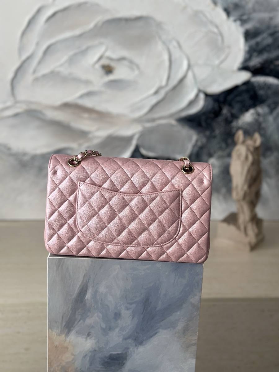 Chanel Classic Flap Medium 25.5 x 16 x 7 E06E