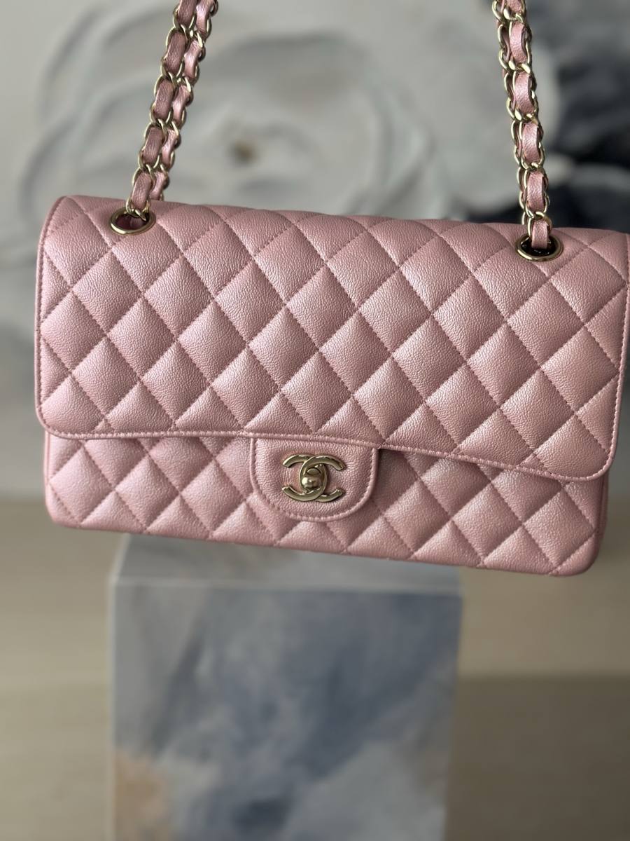 Chanel Classic Flap Medium 25.5 x 16 x 7 E06E