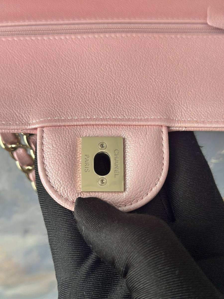 Chanel Classic Flap Medium 25.5 x 16 x 7 E06E