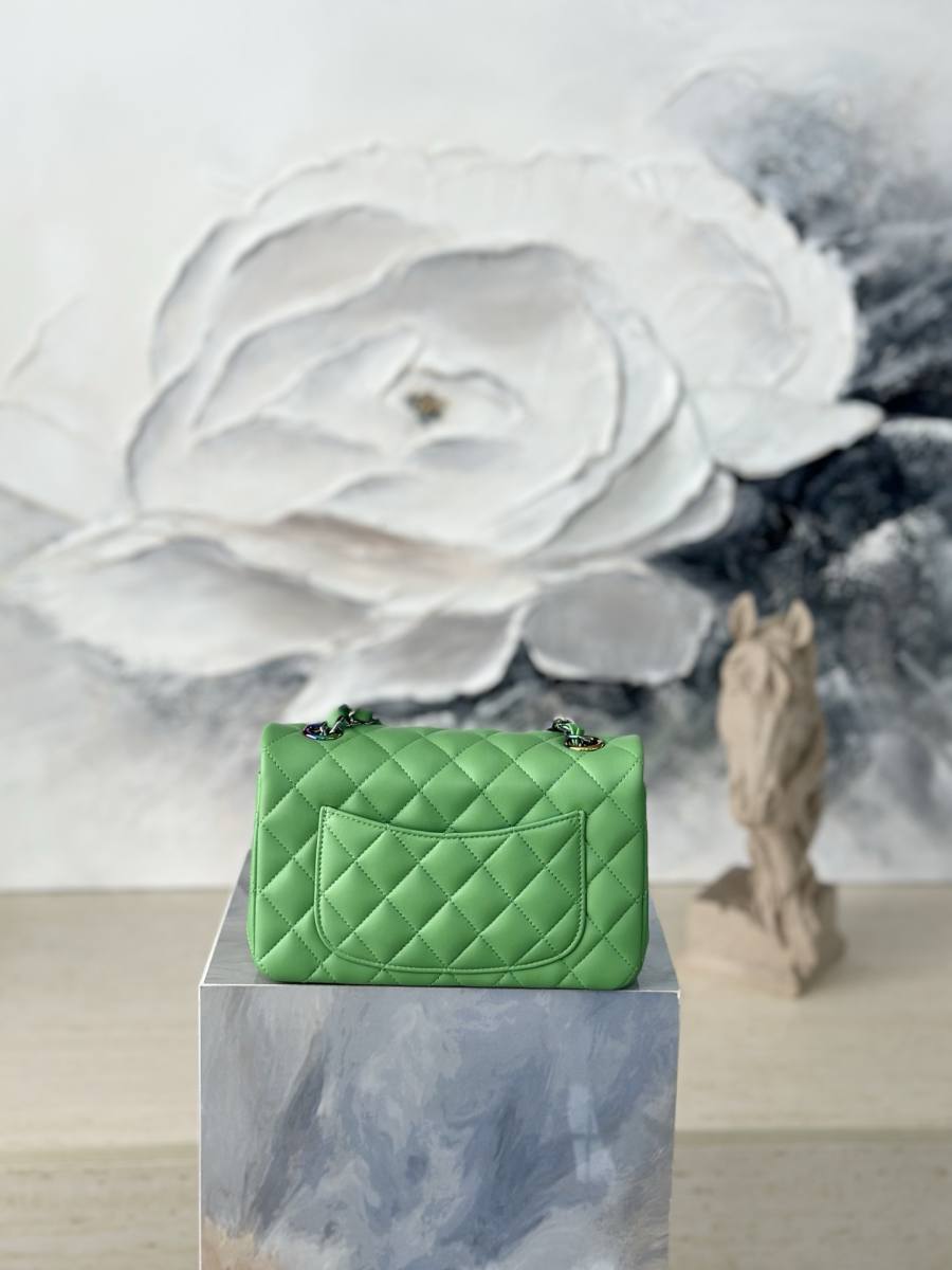 Chanel Classic Flap Small 23 x 14 x 7 28BD
