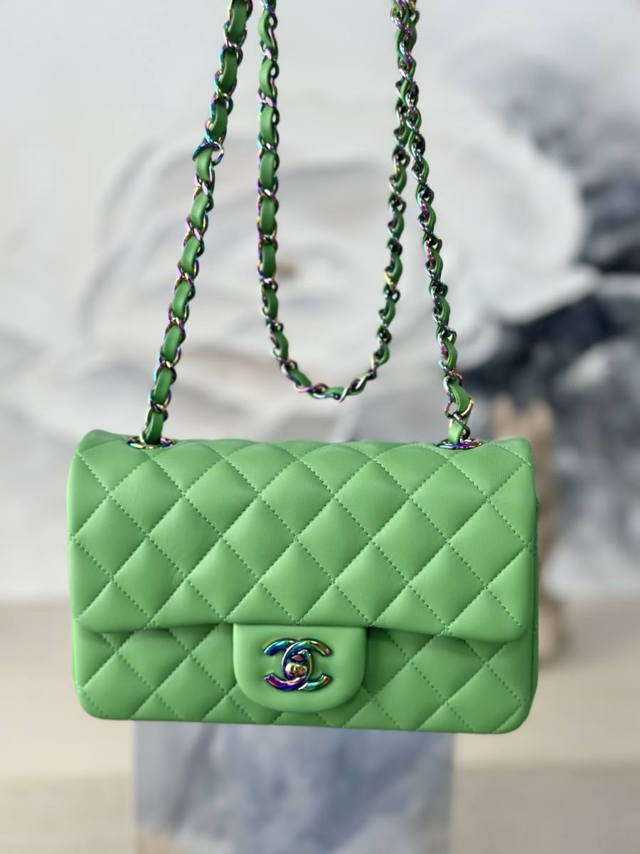 Chanel Classic Flap Small 23 x 14 x 7 28BD