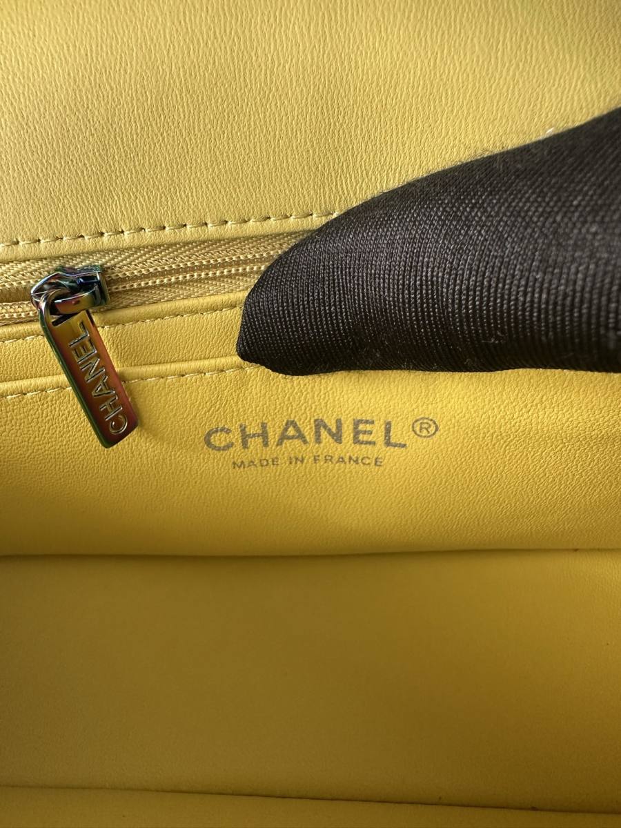 Chanel Classic Flap Small 23 x 14 x 7 58D4