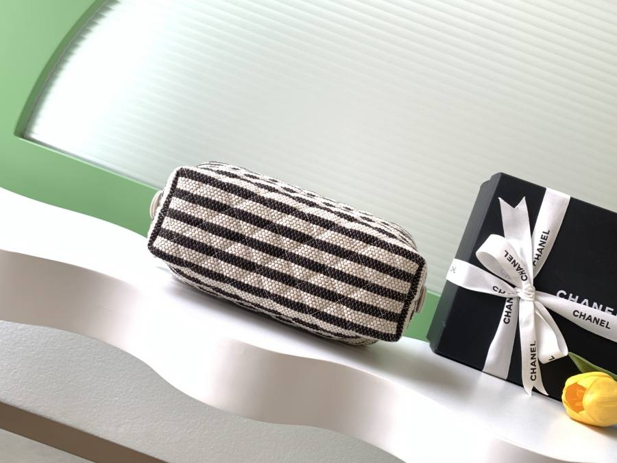 Chanel Clutch 24 x 16 x 4 2217