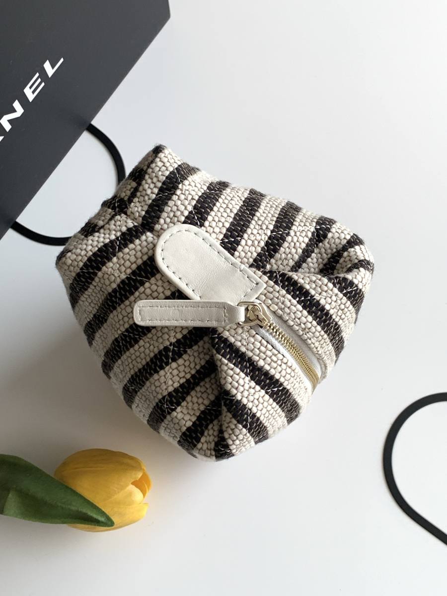 Chanel Clutch 24 x 16 x 4 2217