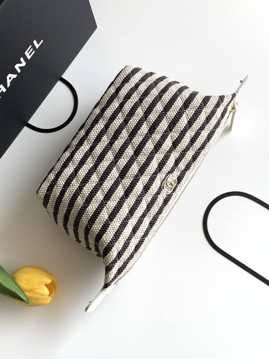 Chanel Clutch 24 x 16 x 4 2217