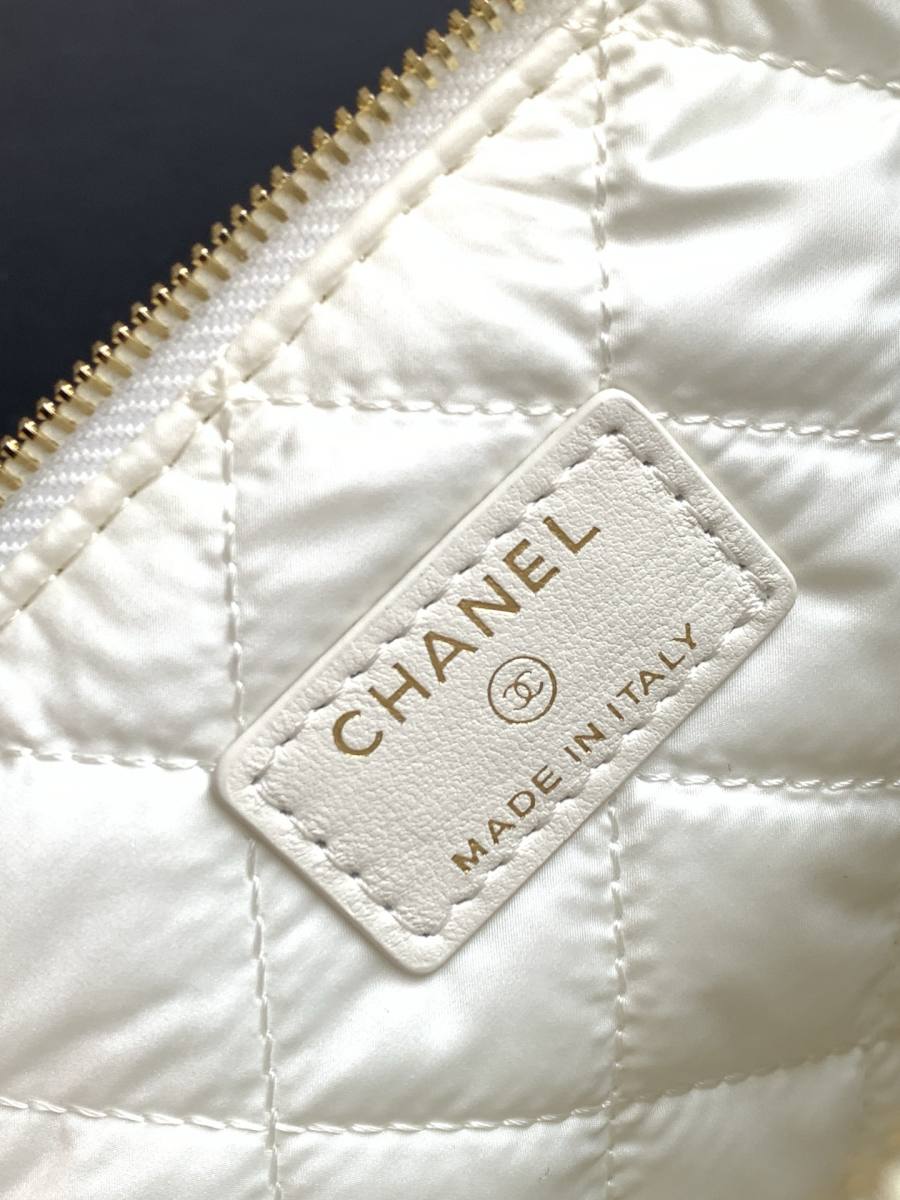 Chanel Clutch 24 x 16 x 4 2217