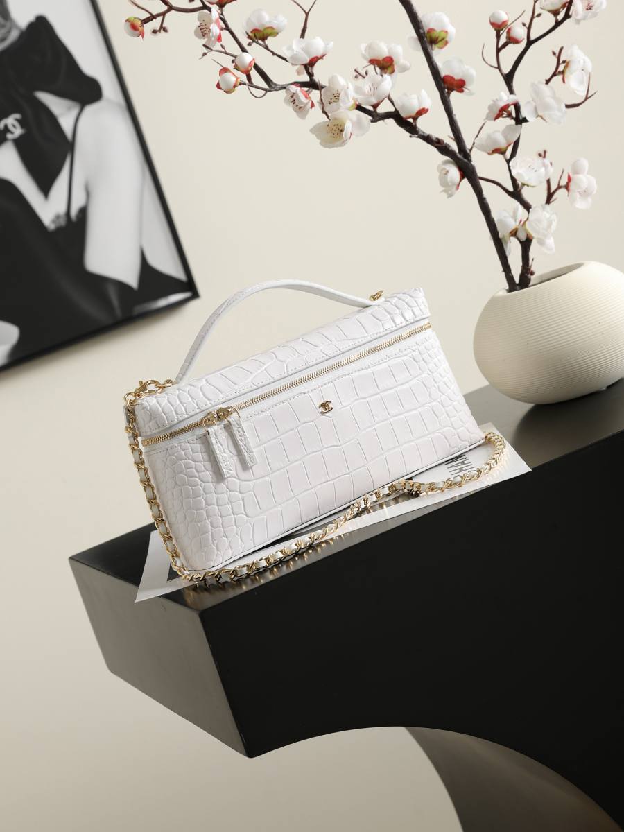 Chanel Clutch AP5488 22 x 14 x 5 B1BD